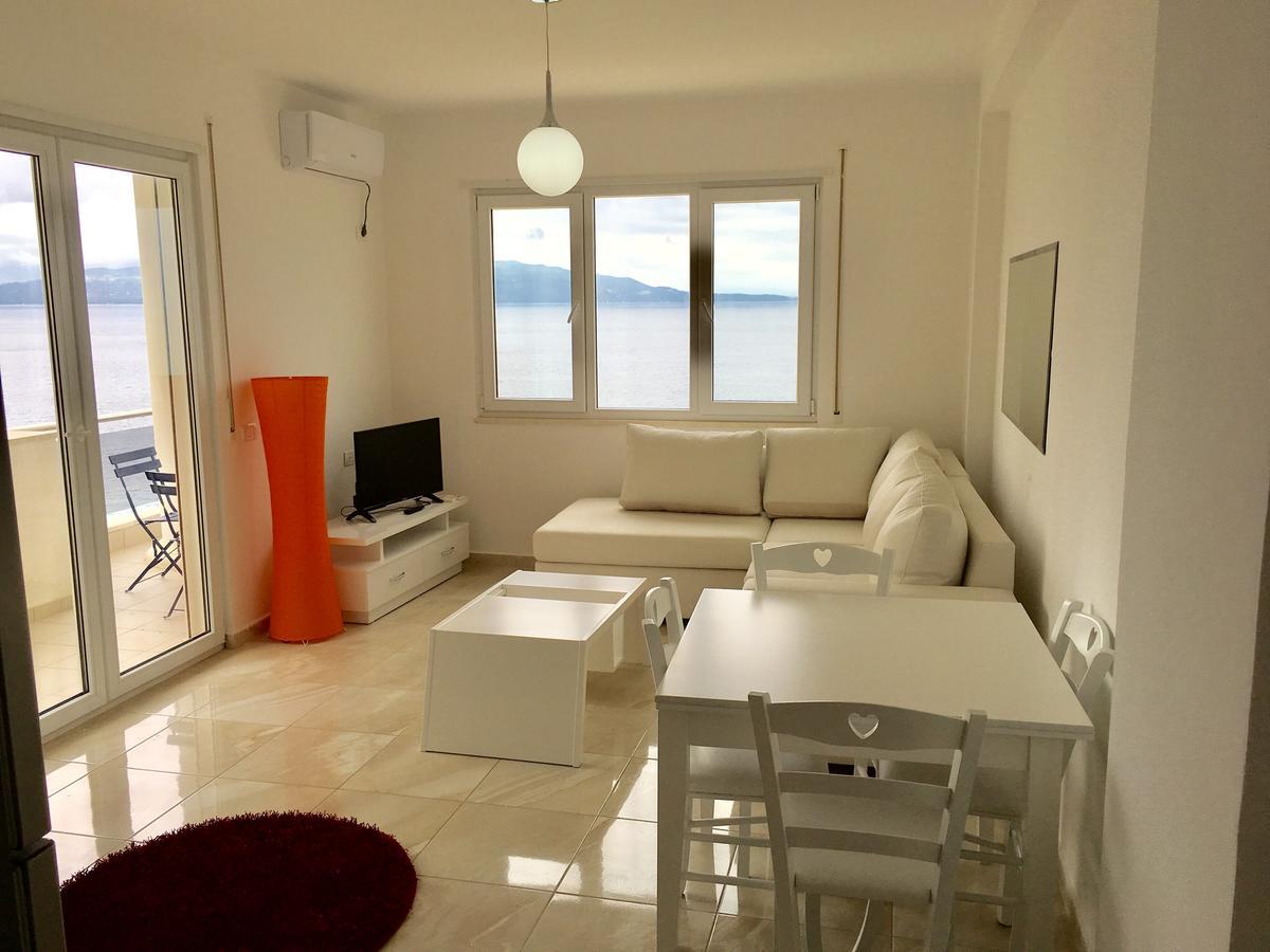 White Residence Apartament Sarandë Exteriör bild