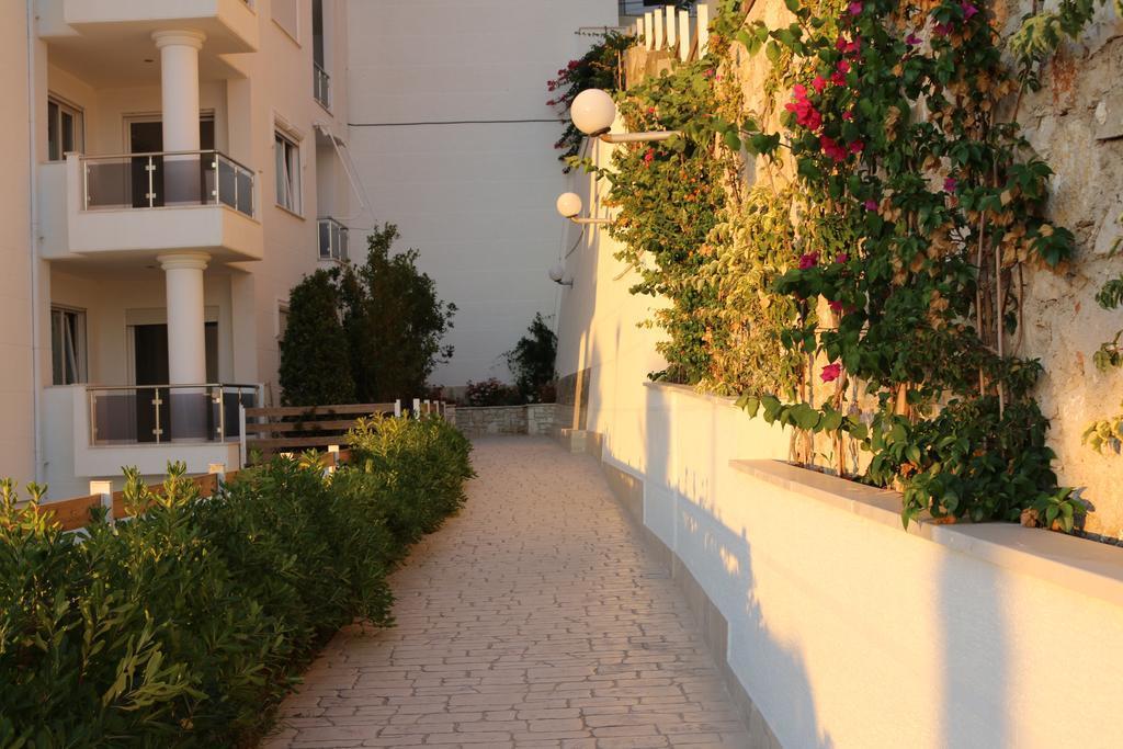 White Residence Apartament Sarandë Exteriör bild