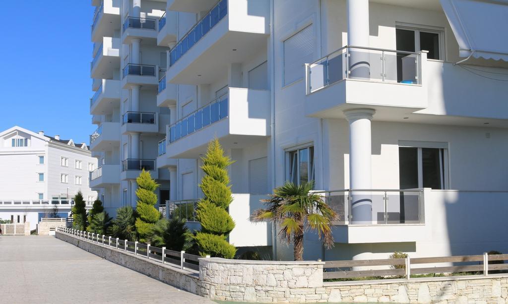 White Residence Apartament Sarandë Exteriör bild